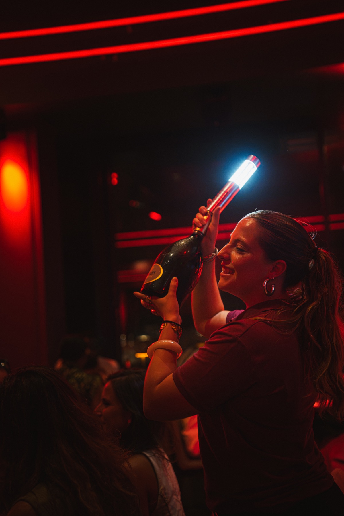 Soirée festive au club de La Belle en Folie à Bordeaux
